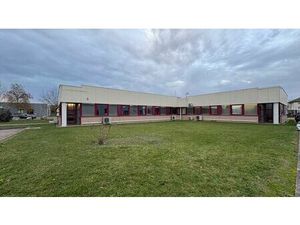 Bureau de plain-pied indépendant et accessible PMR - A louer 550 m2 à la Chapelle Saint Me