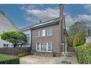 Huis te koop in Hemiksem met 6 slaapkamers