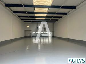 A LOUER - Entrepôts rénovés de 534 m² avec bureaux en R+1 à Bonneuil sur Marne dans le par