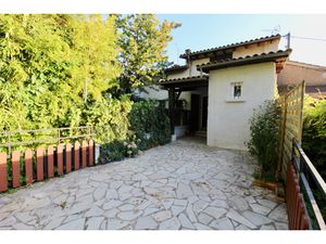 Granges sur Lot  à 5 minutes de Castelmoron sur Lot  cette maison de village se situe bord