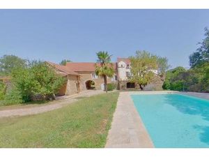 Ensemble immobilier à proximité du lac de Parisot. Superbe!