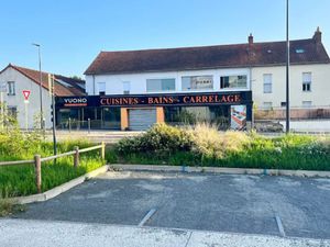 Location locaux professionnels 420 m² à Nevers (58000)  2 000 €