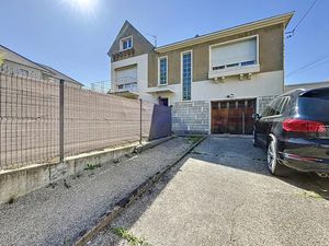 Vente maison 8 pièces 216 m² à Melun (77000)  481 500 €