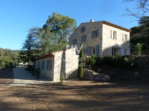 Vente villa 7 pièces 212 m² à La Garde-Freinet (83680)  1 395 000 €