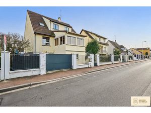 Vente maison 10 pièces 250 m² à Nanterre (92000)  799 900 €