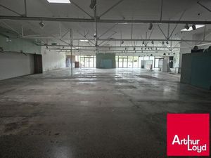 Location commerce 1558 m² à Juillan (65290)