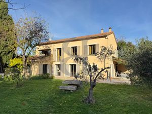 Vente villa 10 pièces 253 m² à Saint-Rémy-de-Provence (13210)  1 380 000 €