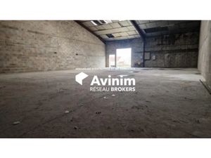 Local d'activité de 263 m² - 1 porte plain pied - à 20min de