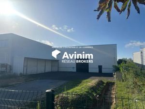 LOCAL D ACTIVITE DE 552 M² AVEC COUR PRIVATIVE DE 600M² AVEC