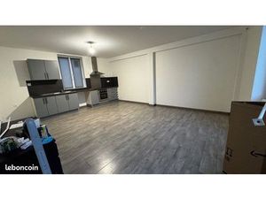 Loue F2 proche RER E