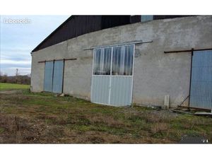 Emplacement de parking 30m² dans Hangar Bozouls