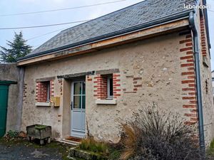 Charmante maisonnette tourangelle en pierre et bois  complètement meublée et totalement éq