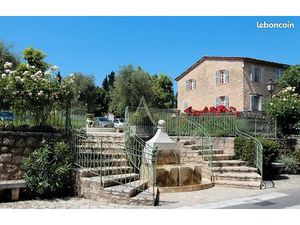 Local 93 m² LE ROURET