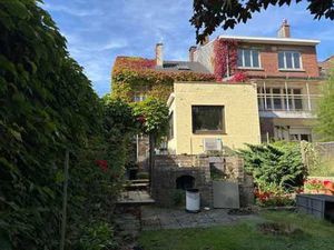 Maison 4 chambres +/- 140 m² habitables Garages et terrain