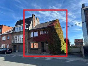 Spacieuse maison 4 chambres avec 2 garages indépendants.