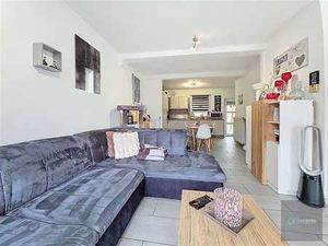 Coquette maison avec garage et jardin