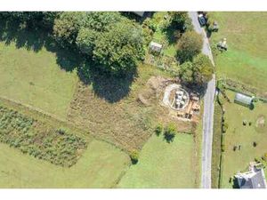 Terrain à bâtir avec projet validé et construction en cours