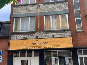 Immeuble commercial avec deux appartement