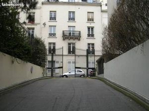 Paris 17e ou 8e -Rome/Villiers- proximité bd des Batignolles- Parking
