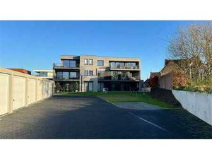 Autostaanplaats te koop in centrum Zwevezele