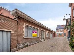 Bungalow woning met twee garages vlakbij de Schelde