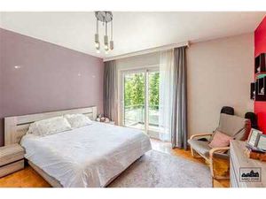 Appartement spacieux avec terrasse dans le centre de Beveren