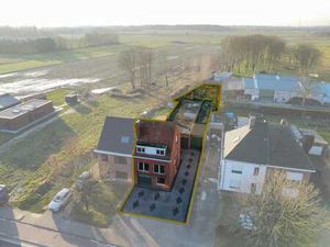 Woning met bedrijfsloods te koop op een gunstige ligging ...