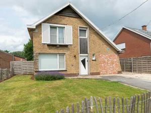 UITSTEKEND GELEGEN OPEN BEBOUWING MET 3 SLAAPKAMERS EN GR...