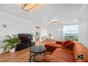 Lichtrijk appartement met 2 slaapkamers en garage te koop...