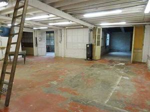 Entrepôt de +/- 180m² + grenier