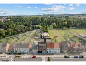 Immeuble mixte avec logement  commerce et hangar