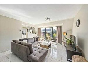 Lichtrijk en ruimtelijk 2-slaapkamerappartement met uniek u…