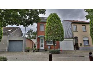 Ruime gezinswoning met garage in het hart van Gijzegem