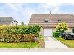 Maison prête à être emménagée dans un endroit calme et accue