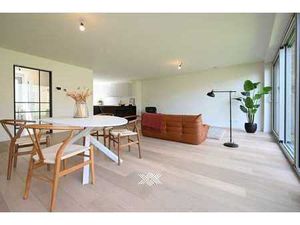 Nieuwbouwwoning met vier slaapkamers  terras en tuin