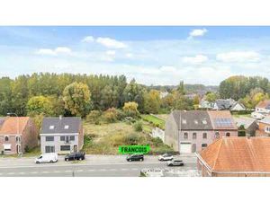 Terrain à bâtir avec plans approuvés pour 8 appartements à …