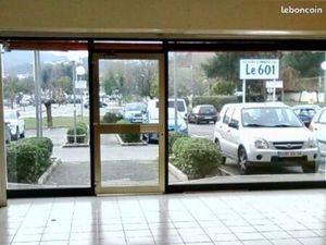 LOCAL COMMERCIAL 50 m2 à MANDELIEU