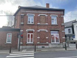 Rez-de-chaussée utilisé comme cabinet médical et/ou bureaux