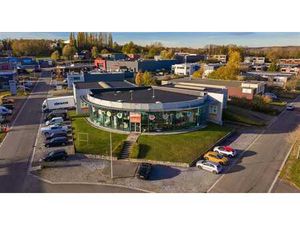 Showroom  entrepôt avec parking à Braine-L'Alleud  1392m²
