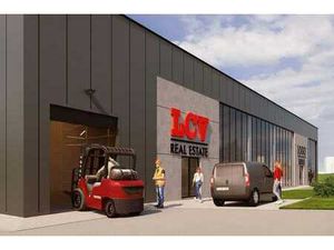 Toonzaal 450m² met magazijnruimte van 283m² ideaal gelege...