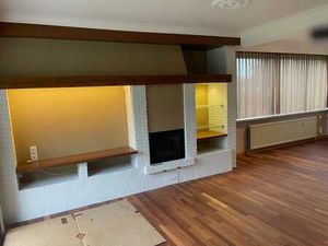 Gerenoveerd ruim appartement met prachtige tuin in Velzek...