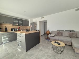 Vente appartement 3 pièces 58 m² Châteauneuf-Villevieille (06390)