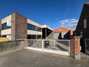 Magazijn 950m² met kantoorruimte van 100m² in Zwalm