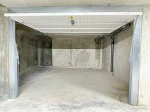 Parking: Garage box fermé à louer Rur Jules Ladoumegue 06800 Cagnes sur mer