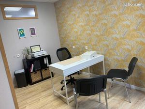 Bureau dans cabinet médical