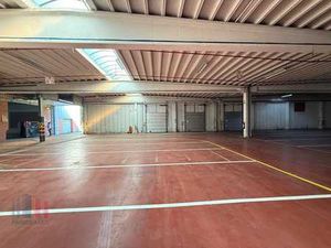 Bedrijfsgebouw op topligging met visibiliteit van de E17 ...