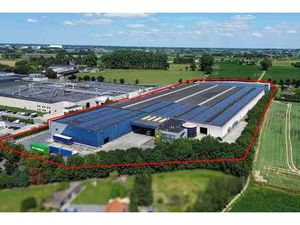 BEDRIJVENSITE van 36.916 m² met een bedrijfsgebouw van 23...
