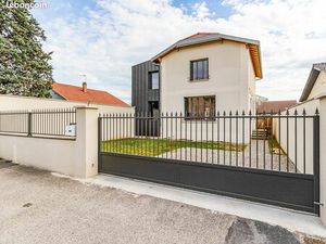 Maison rénovée 153 m² + cave – 4 chambres – Décines-Charpieu – 2 500 /mois