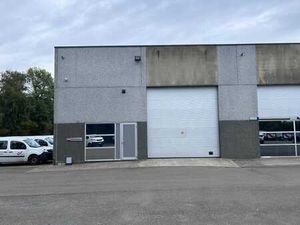 Entrepôts avec bureaux intégrés