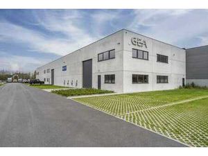 Entrepôt avec bureau à louer à Zulte